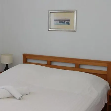 House Pine Tree - Three Bedroom With Pool Holiday home *
