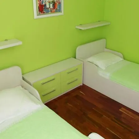 House Pine Tree - Three Bedroom With Pool *