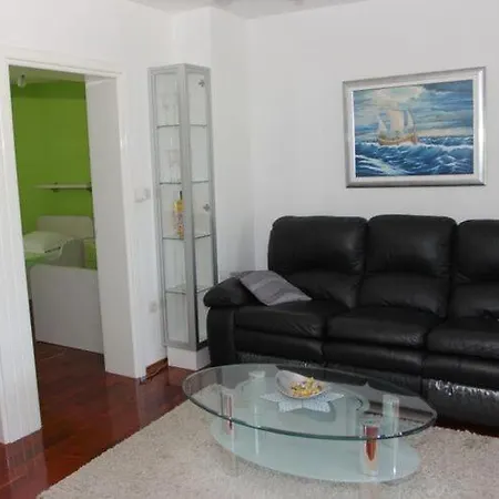 House Pine Tree - Three Bedroom With Pool Nerezisca