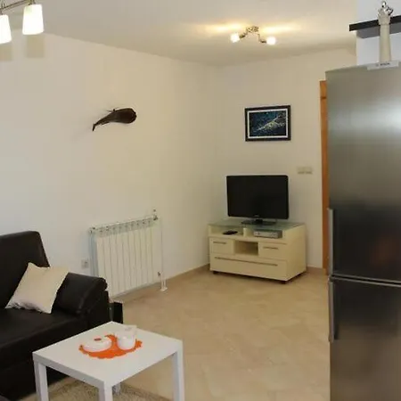 Holiday home House Pine Tree - Three Bedroom With Pool Nerezisca