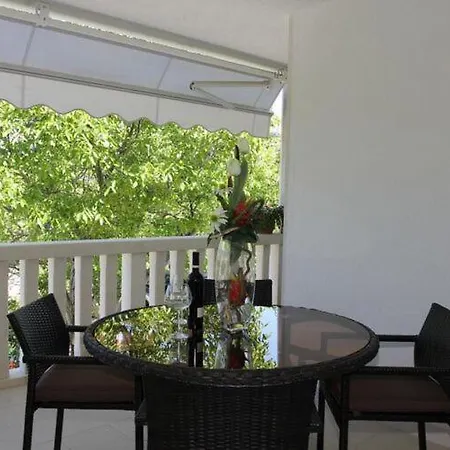 House Pine Tree - Three Bedroom With Pool Nerezisca