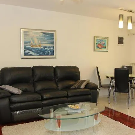 Holiday home House Pine Tree - Three Bedroom With Pool
