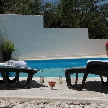 House Pine Tree - Three Bedroom With Pool * Nerezisca