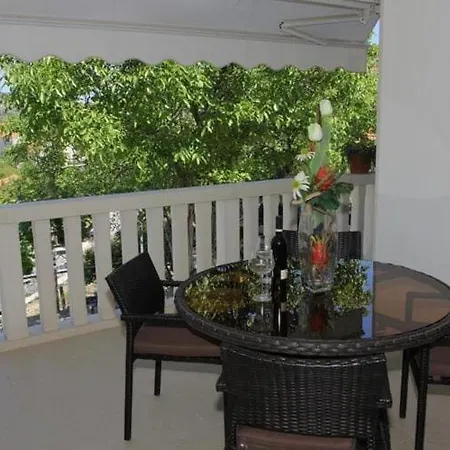 House Pine Tree - Three Bedroom With Pool