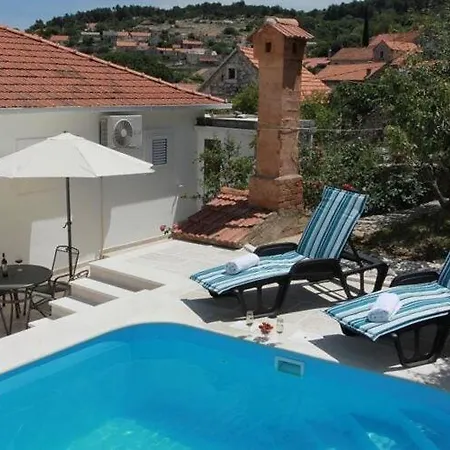 Holiday home House Pine Tree - Three Bedroom With Pool