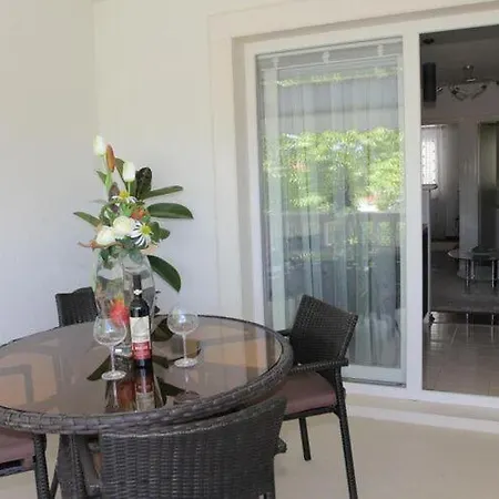 House Pine Tree - Three Bedroom With Pool *