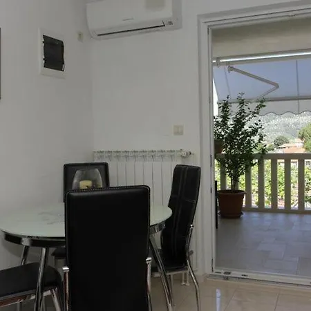 House Pine Tree - Three Bedroom With Pool Nerezisca
