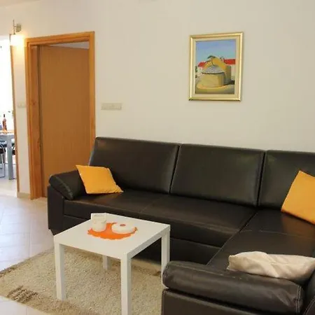 House Pine Tree - Three Bedroom With Pool *