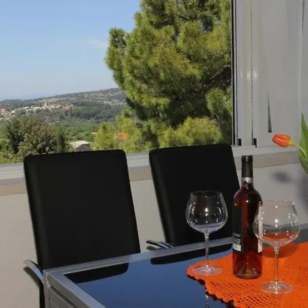 Vakantiehuis House Pine Tree - Three Bedroom With Pool