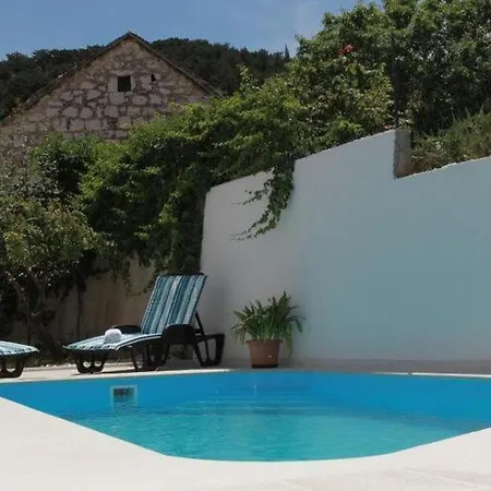 Holiday home House Pine Tree - Three Bedroom With Pool Nerezisca
