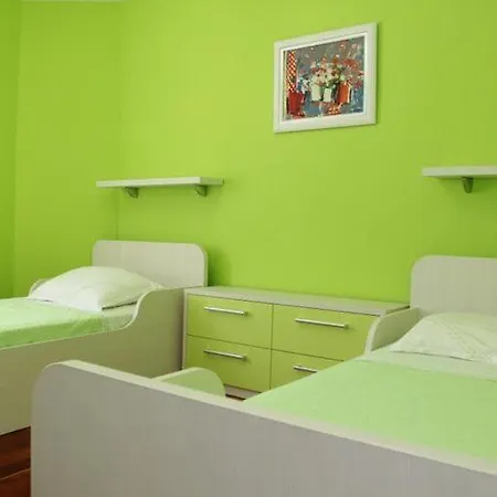 House Pine Tree - Three Bedroom With Pool Nerezisca