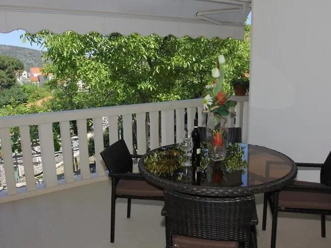 House Pine Tree - Three Bedroom With Pool