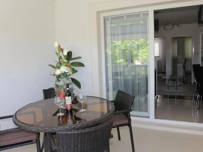 House Pine Tree - Three Bedroom With Pool *