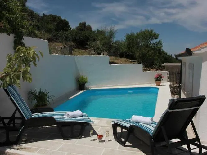 House Pine Tree - Three Bedroom With Pool * Nerezisca